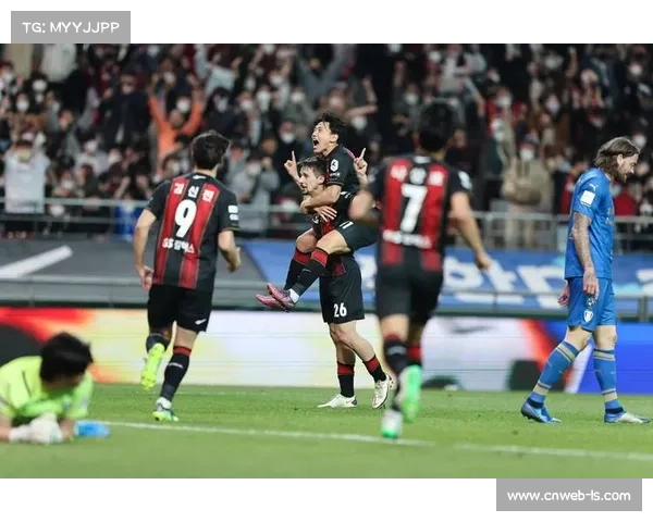 球迷抗议导致比赛中断五分钟,斯特拉斯堡主场响起嘘声 球迷抗议导致比赛中断五分钟,斯特拉斯堡主场响起嘘声