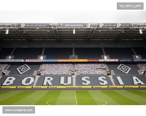 美因茨与门兴德比战,双方球迷营造热烈现场气氛 美因茨与门兴德比战,双方球迷营造热烈现场气氛